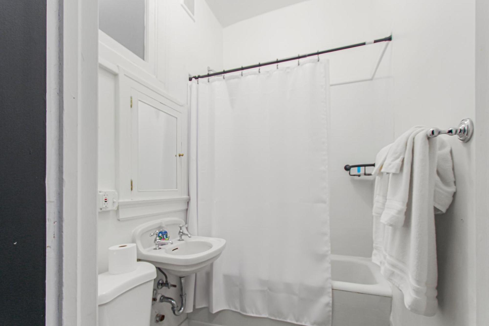 Library Square Suites Толедо Экстерьер фото