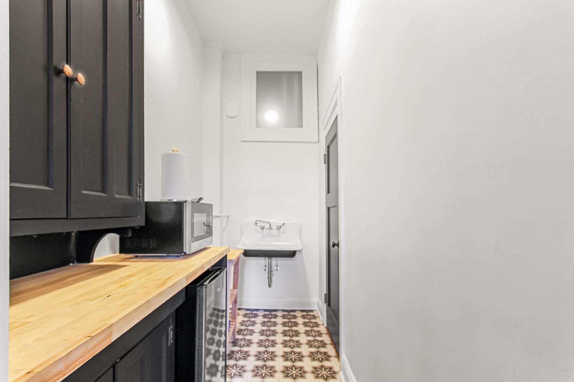 Library Square Suites Толедо Экстерьер фото