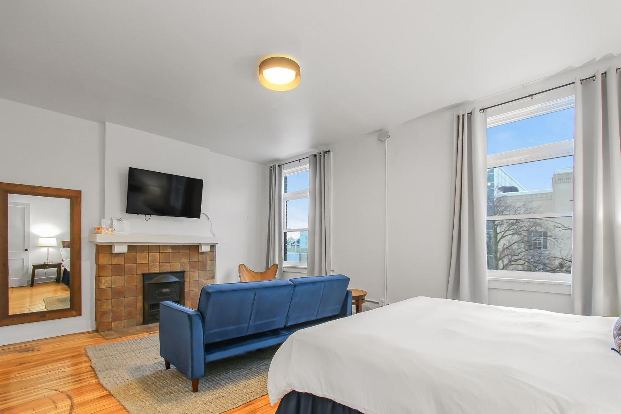 Library Square Suites Толедо Экстерьер фото