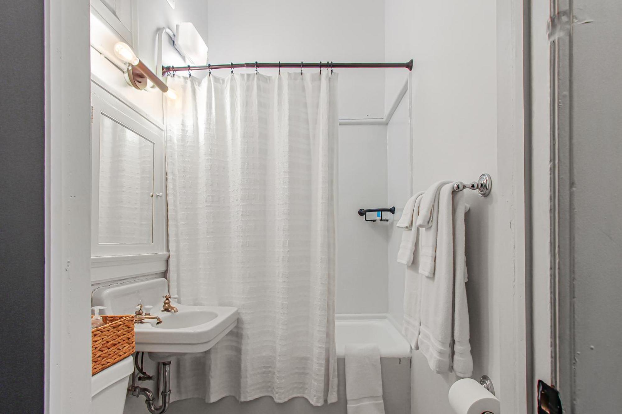 Library Square Suites Толедо Экстерьер фото