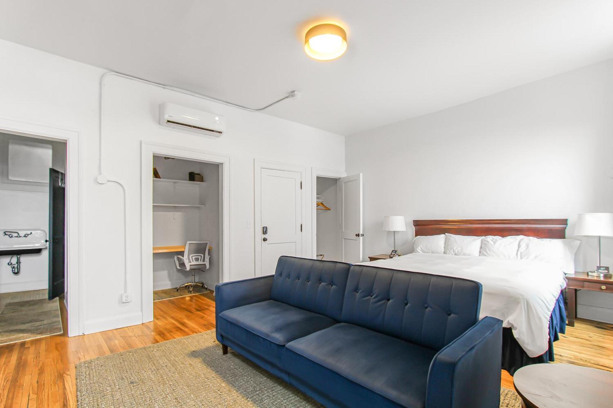 Library Square Suites Толедо Экстерьер фото